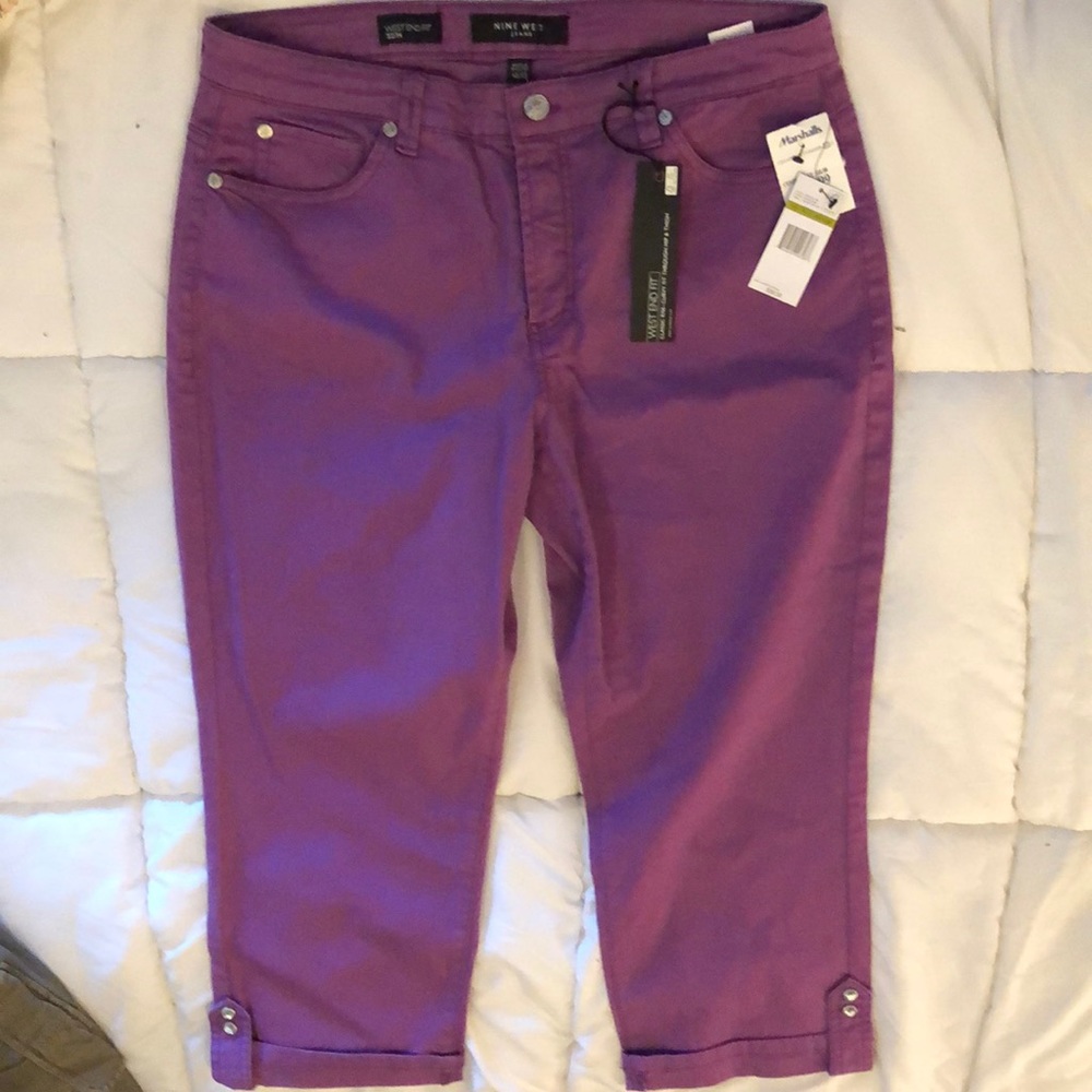 Adorable violet colored capris